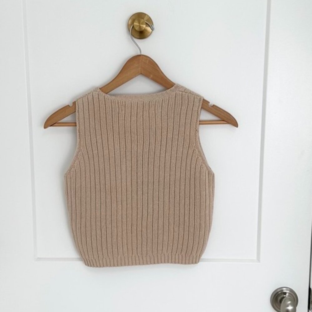 AYNI BEIGE SLEEVELESS SWEATER SET WITH BACK KICK PLEAT - Picture 4 of 8